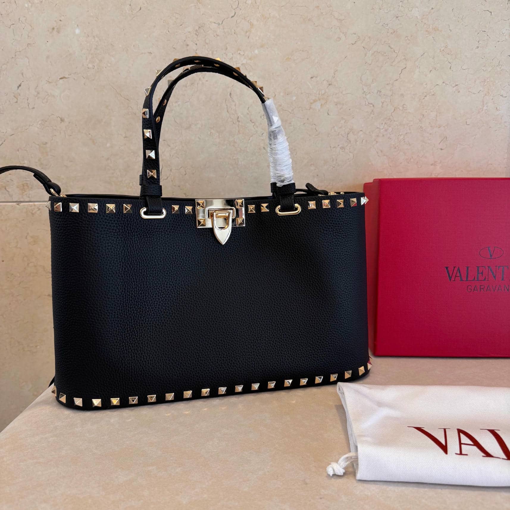 002-Tote Garavani Rockstud